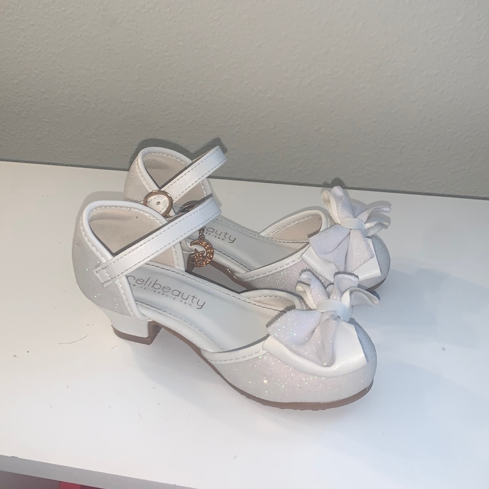 Girls White Relibeauty Size 3.5